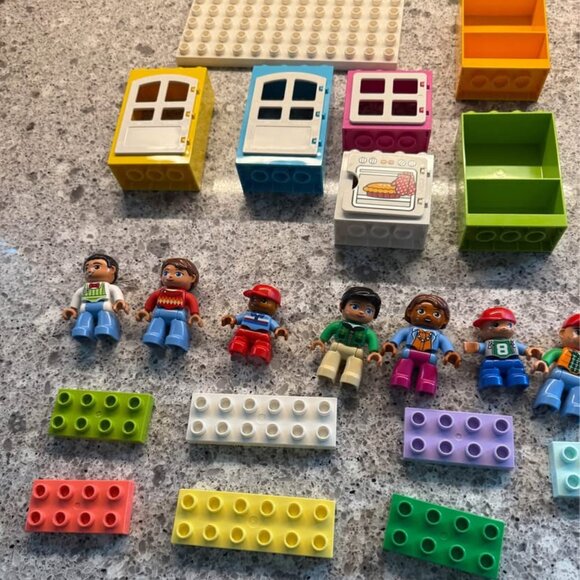 125+‎ Piece Lot Lego Duplo-Grocery Store/Food Pieces, Furniture, Figures & More - Picture 9 of 9